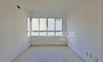 Imagem 2: Apartamento com 2 dormitórios e 1 vaga à venda no bairro Cristo Redentor em Porto Alegre