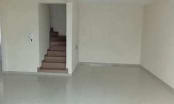 Imagem 2: Sobrado para alugar no bairro Orleans em Curitiba -PR - Sem condomínio e sem IPTU