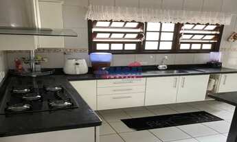 Imagem 4: Casa com 3 dormitórios e piscina em Jacareí