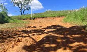 Imagem 2: Vendo terreno com infraestrutura completa