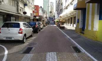 Imagem 4: Quarto mobiliado individual no Centro de Florianópolis