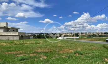 Imagem 5: Jardins Versalhes: Lote em Condomínio Fechado de Alto Padrão! Viva com Segurança, Conforto