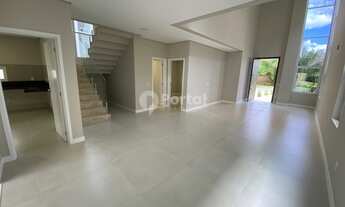 Imagem 3: Casa de condomínio sobrado para venda tem 277 metros quadrados com 4 quartos