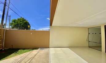 Imagem 6: Sobrado com piscina e quintal à venda