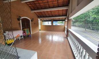 Imagem 3: Casa para venda possui 393 metros quadrados com 4 quartos