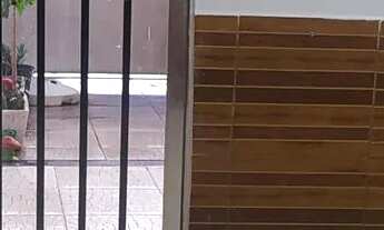 Imagem 3: Aluguel de Kitnet - sala, cozinha, banheiro, varanda e área de serviço