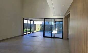 Imagem 4: Belíssima Casa com 4 Suítes + Piscina e Acabamento Impecável - Alphaville IV