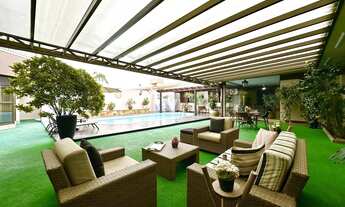 Imagem 2: Conforto e espaço! Casa de 6 dormitórios com espaço gourmet e piscina, localizad