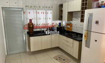 Imagem 6: Casa residencial disponível para venda no bairro Loteamento Portal do Vale II em Uberlândi