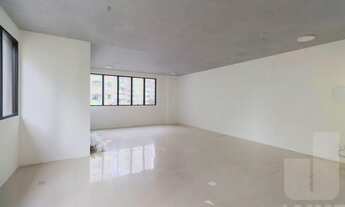 Imagem 7: Predio com conceito diferenciado, integrado à um prédio residencial e lojas no Térreo