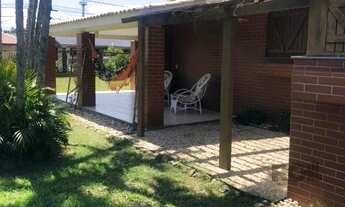 Imagem 4: Espaçosa e acolhedora residência numas das esquinas em charmosa rua de Atlântida, com imen