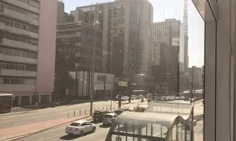 Imagem: Linda vista para Av. Paulista. Parede toda