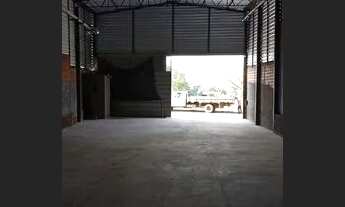 Imagem 2: Alugo Galpão Galpão / depósito com 5 vagas na garagem