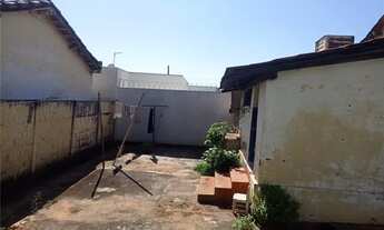 Imagem 6: Casa À venda no bairro Vila Giovanetti contendo: Sala Cozinha Dois dormitórios sendo u