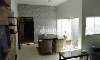 Imagem 2: Casa para aluguel, 4 quartos, 1 suíte, 2 vagas, Planalto - Uberlândia/MG