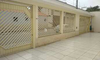 Imagem 2: Casa para venda possui 230 metros quadrados com 4 quartos em Parque Itamarati - Jacareí