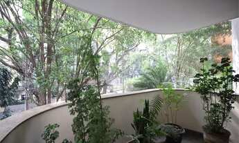 Imagem 7: Sofisticação e tranquilidade morando no coração do Jardim América com piscina e 4 vagas de