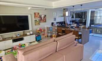 Imagem 3: CASA 100% MOBILIADA EM BURAQUINHO, 4 SUÍTES, PISCINA PRIVATIVA E 2 VAGAS DE GARAGEM