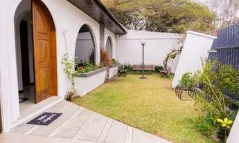 Imagem 2: CURITIBA - Casa Padrão - Guabirotuba