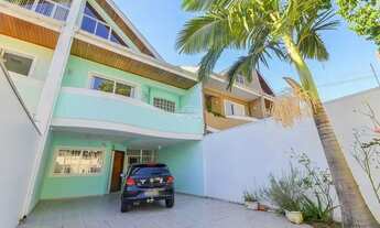 Imagem 2: Sobrado para venda tem 243 metros quadrados com 4 quartos em Hugo Lange - Curitiba - PR