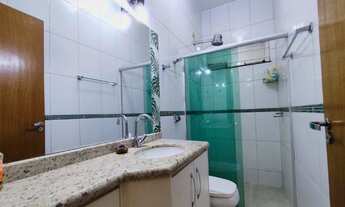 Imagem 6: Linda casa com gramado verde !