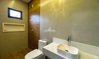 Imagem 7: Casa térrea com 4 suítes plenas, incluindo uma master com closet