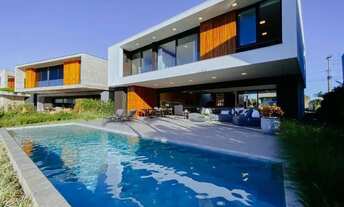 Imagem 7: MAGNÍFICA MANSÃO A BEIRA LAGO NO COND. ENSEADA - 6 SUÍTES, 8 BANHEIROS E 2 VAGAS