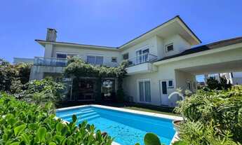 Imagem: Casa de esquina, mobiliada, piscina e 04