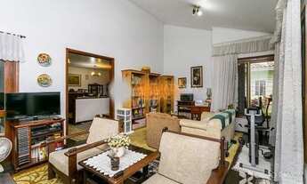 Imagem 2: Casa térrea com 3 dormitórios, lareira, churrasqueira, pátio no Cristal em Porto Alegre