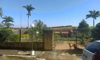 Imagem 2: Descubra o Paraíso Exclusivo: Chácara de 8200 metros em Condomínio Fechado