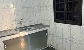 Imagem 7: Casa com quintal e garagem