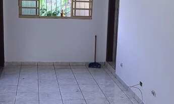 Imagem 2: Casa em rua pública