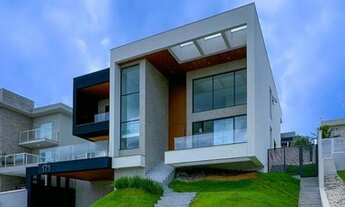 Imagem 2: Sobrado com 4 Quartos sendo 4 Suítes e Elevador no Reserva do Paratehy