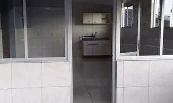 Imagem: Vende-se terreno com uma casa e duas kitnets