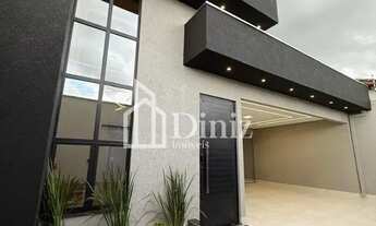 Imagem 2: Casa para a venda no Jardim Itália com 3/4 sendo um suíte, sala com pé direito duplo e 200