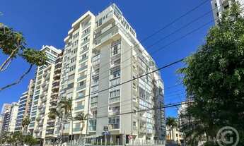 Imagem 2: Apartamento semimobiliado com três dormitórios na Beira-Mar Norte