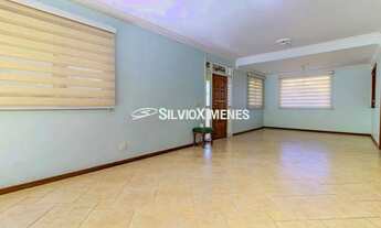 Imagem 2: Residencial Casa no Estoril com 340,00 (M²), 5 quartos e 6 vagas para Aluguel, Venda