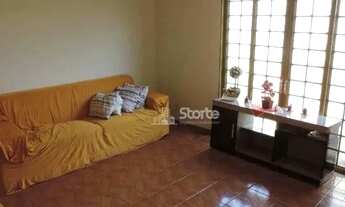 Imagem 3: Excelente casa com 6 dormitórios à venda, 309 m² por R$ 800.000 - Umuarama - Uberlândia/MG