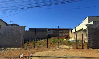 Imagem: Lote Plano, Murado e Pronto para Construir