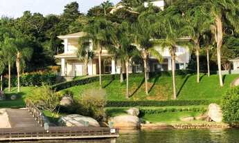 Imagem: Casa na Lagoa da Conceição na beira da