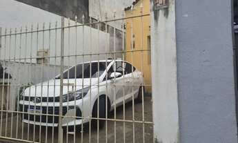 Imagem: Terreno com casa antiga ideal para construtor