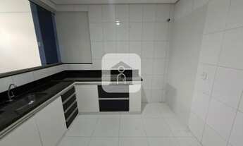 Imagem 6: Excelente casa estilo sobrado em ótima localização