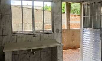 Imagem 3: Sobrado de 2 cômodos grandes com área de serviço individual com portão