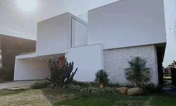 Imagem 5: MAGNÍFICA MANSÃO A BEIRA LAGO NO COND. ENSEADA - 6 SUÍTES, 8 BANHEIROS E 2 VAGAS