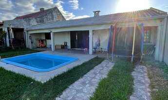 Imagem 2: Casa com piscina no centro de imbé