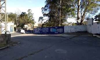 Imagem 2: Patio de 6 mil metros quadrados, com galpão de 700 metros
