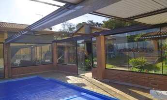 Imagem 6: 2 Chalés (4 suítes), acabados, área gourmet com piscina aquecida e fechada, jardinagem e g