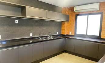 Imagem 4: Aluguel de Sobrado em Condomínio Fechado no Alphaville I - Viva com Conforto e Lazer