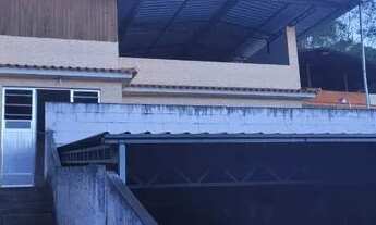 Imagem: Prédio Residencial com Terreno e Estacionamento