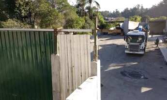 Imagem 3: Patio de 6 mil metros quadrados, com galpão de 700 metros